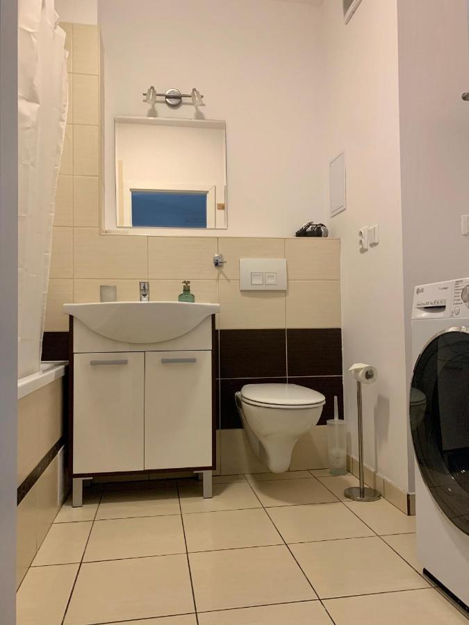 Bl - The Executive Suite, Boru - 24Hr Self Check-In, Free Private Parking, Balcony With Mountain View, 5 Minute Walk To City Center Banska Bystrica Luaran gambar