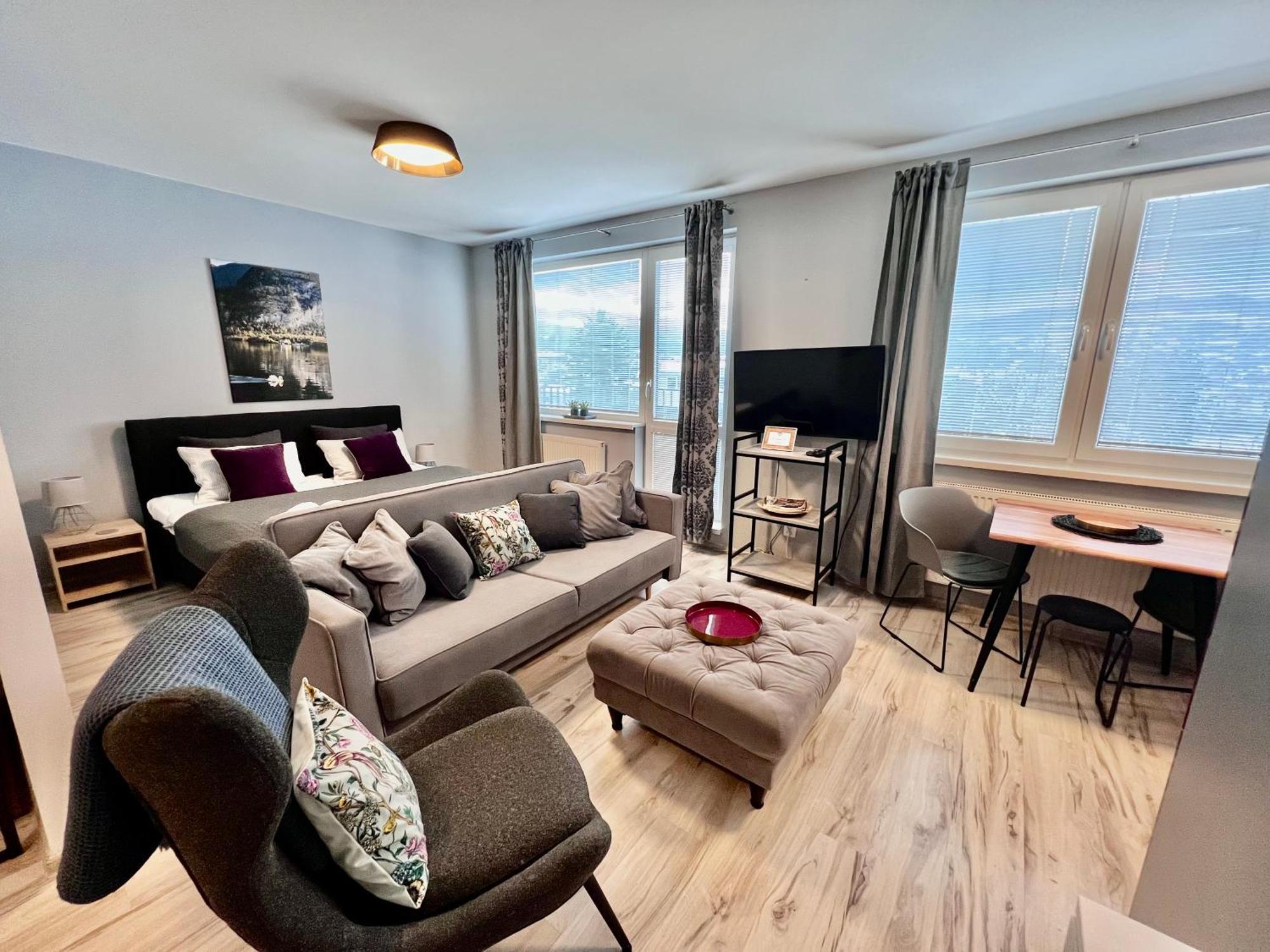 Bl - The Executive Suite, Boru - 24Hr Self Check-In, Free Private Parking, Balcony With Mountain View, 5 Minute Walk To City Center Banska Bystrica Luaran gambar
